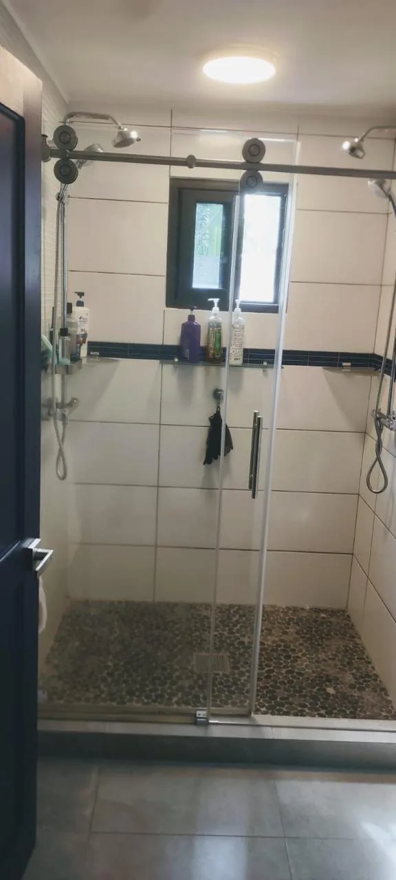 Walk-in shower — ocean-view home for sale in Terrazas de Vista Mar, San Carlos, Panama