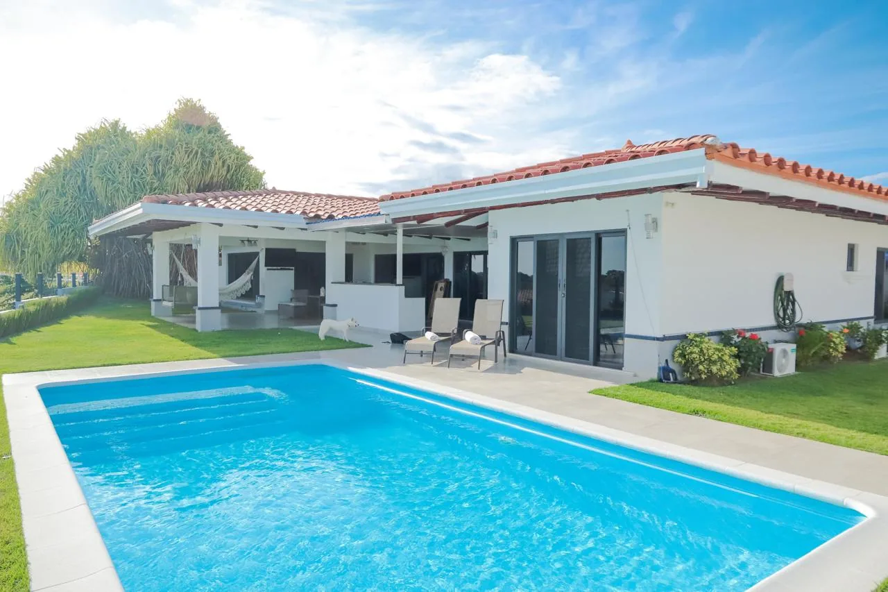 The private pool and the back of the house — ocean-view home for sale in Terrazas de Vista Mar, San Carlos, Panama